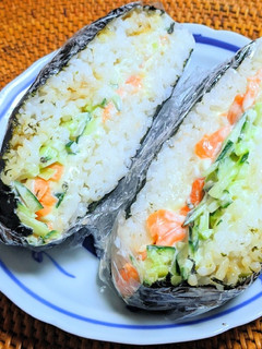スモークサーモンのおにぎらず-レシピのメイン写真