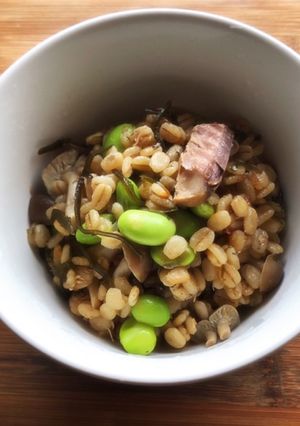 糖質低め栄養豊富な押麦の枝豆サバごはん-レシピのメイン写真