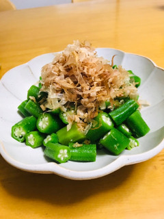 オクラにカツオ節乗っけて-レシピのメイン写真