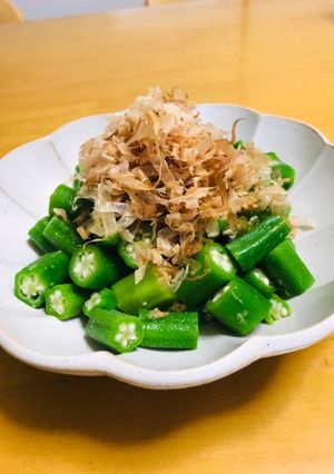 オクラにカツオ節乗っけて-レシピのメイン写真