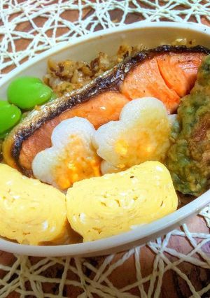 鮭べんとのり弁合体 しかし海苔はなし笑-レシピのメイン写真