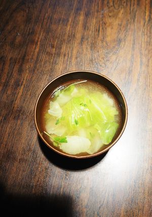 青菜とキャベツの味噌汁✿❀豆苗を散らして-レシピのメイン写真