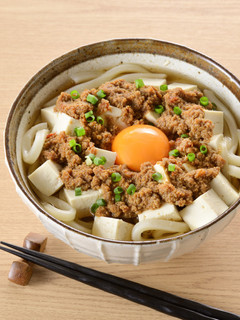 簡単!イシイのとりそぼろの麻婆月見うどん-レシピのメイン写真