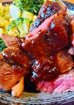 お肉！赤身ステーキと粒マスタードソース-レシピのメイン写真