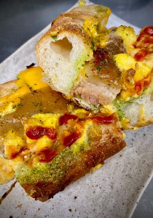 ラフテーバジルエッグチーズバゲットサンド-レシピのメイン写真