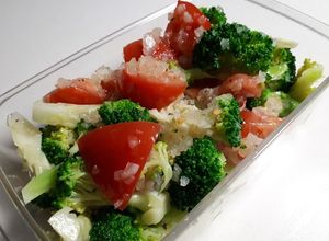 ブロッコリーとトマトの玉ねぎドレッシング-レシピのメイン写真