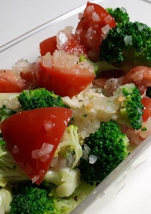 ブロッコリーとトマトの玉ねぎドレッシング-レシピのメイン写真