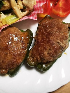 鮮やかピーマンの肉詰め♪-レシピのメイン写真