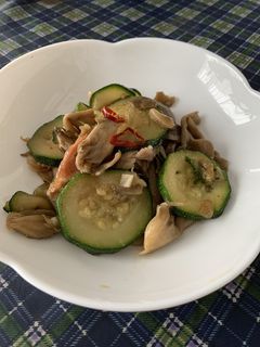 ズッキーニと舞茸のベーコン炒め-レシピのメイン写真