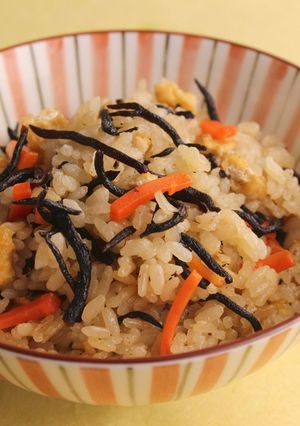 ひじきと油揚げの炊き込みご飯-レシピのメイン写真