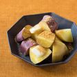 蒸し芋のみそバターがけ