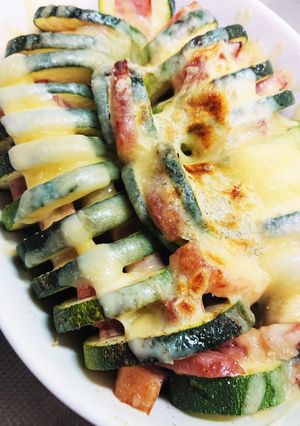 ズッキーニ、ベーコン、チーズ焼き-レシピのメイン写真