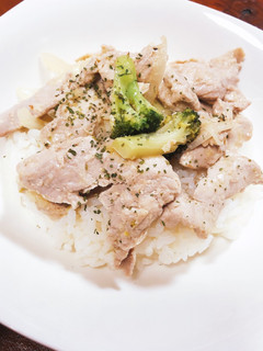 マグロの中落ちで洋風塩レモン丼☆-レシピのメイン写真