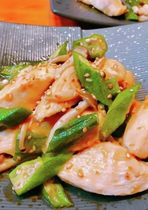 柔らか〜♡鶏胸肉とオクラの柚子胡椒炒め-レシピのメイン写真