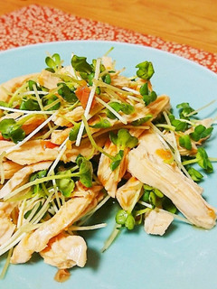 爽やか♪蒸し鶏とカイワレ大根の梅干し和え-レシピのメイン写真