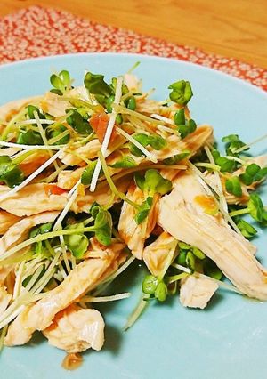 爽やか♪蒸し鶏とカイワレ大根の梅干し和え-レシピのメイン写真