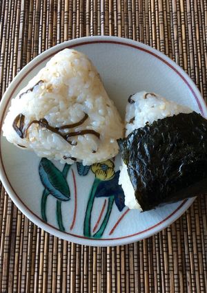 めんつゆと塩昆布のおにぎり-レシピのメイン写真