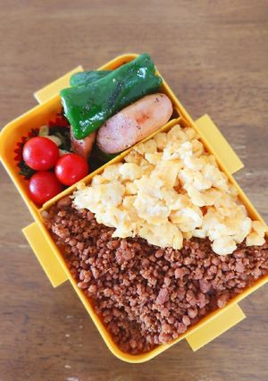 鶏そぼろと炒り卵の2色弁当♪-レシピのメイン写真