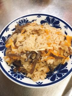 にんじんとしめじの炊き込みご飯-レシピのメイン写真