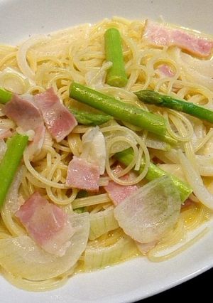 アスパラとベーコンのピリ辛クリームパスタ-レシピのメイン写真