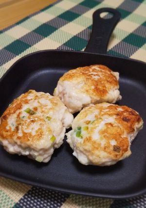 鶏ひき肉のふわふわはんぺんバーグ-レシピのメイン写真