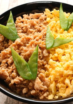 【レンジで簡単主食】卵と鶏の2色そぼろ丼-レシピのメイン写真