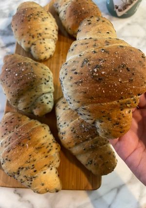 黒ごまとバター香る　塩パン-レシピのメイン写真