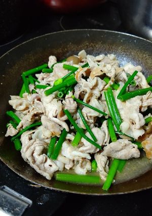 花ニラと豚肉の塩炒め-レシピのメイン写真