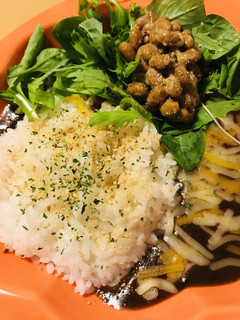 レトルト●納豆&チーズカレー-レシピのメイン写真
