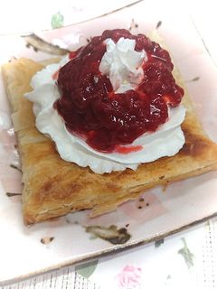 トースターで苺ジャムホイップクリームパイ-レシピのメイン写真
