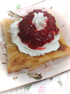 トースターで苺ジャムホイップクリームパイ-レシピのメイン写真