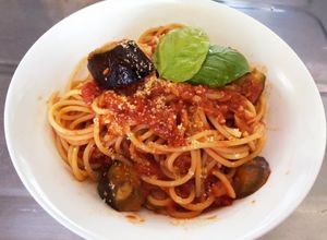 トマト缶で◎なすツナのトマトソースパスタ-レシピのメイン写真