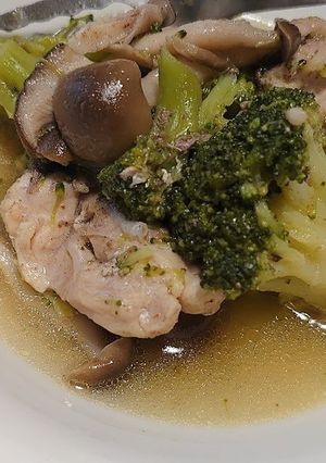 鶏肉とブロッコリーのバターコンソメ煮-レシピのメイン写真