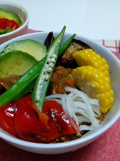 ナスのキーマカレーと夏野菜のスタミナ丼-レシピのメイン写真