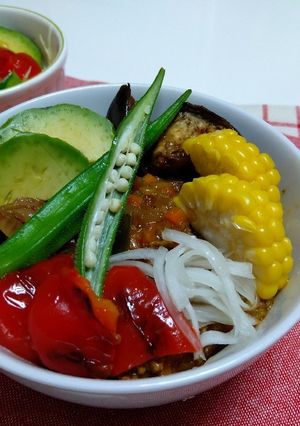 ナスのキーマカレーと夏野菜のスタミナ丼-レシピのメイン写真