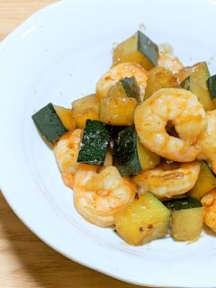 ズッキーニ&エビのニンニク醤油バター炒め-レシピのメイン写真