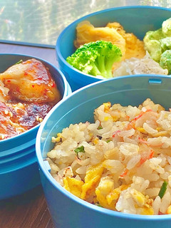 タロの弁当③(カニカマ焼飯、キムチ鶏)-レシピのメイン写真