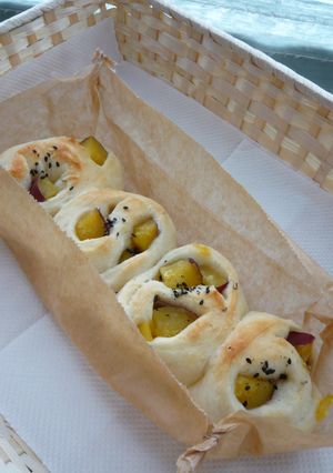 たっぷりクリーム☆ゴロゴロサツマイモパン-レシピのメイン写真
