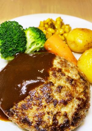 豚んでもなく味が牛っと詰まったハンバーグ-レシピのメイン写真