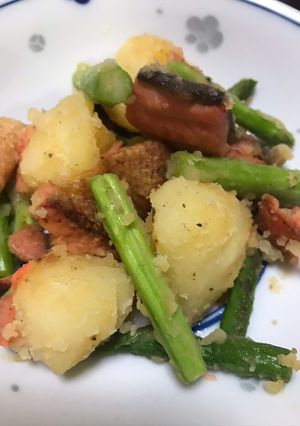 簡単★鮭とじゃがいものアスパラバター炒め-レシピのメイン写真