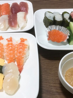 手巻き寿司のネタでお寿司と味噌だれ胡瓜-レシピのメイン写真