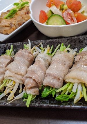 簡単レンジで!豚バラのもやし豆苗巻き-レシピのメイン写真