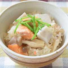 รูปของ 里芋と鮭の炊き込みご飯