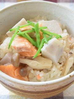 里芋と鮭の炊き込みご飯-レシピのメイン写真