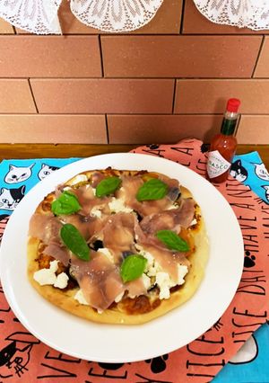 生ハムとモッツァレラ、クリチのピザ-レシピのメイン写真