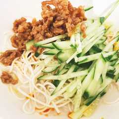 รูปของ 素麺で冷やし坦々麺