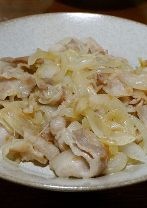 豚バラ肉と玉ねぎの梅肉ソース炒め-レシピのメイン写真