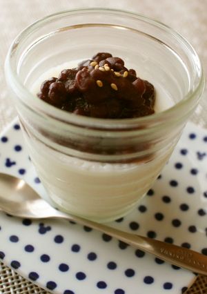 あずきみりんソースで食べる☆ミルクプリン-レシピのメイン写真