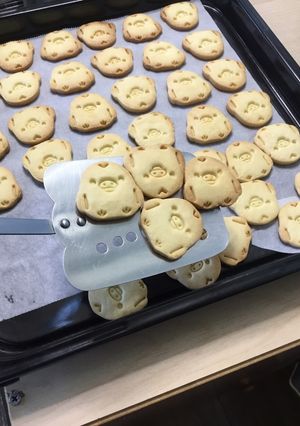 火傷せずにケーキクーラーにのせる方法！-レシピのメイン写真