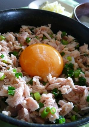 超簡単朝ごはん★ツナ卵丼（卵かけご飯）-レシピのメイン写真